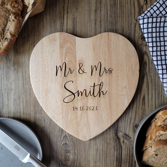 PERSONALISED Mr and Mrs Chopping Board - Wedding gift for couples - Newlywed Custom Wooden Cutting board - Anniversary Gift