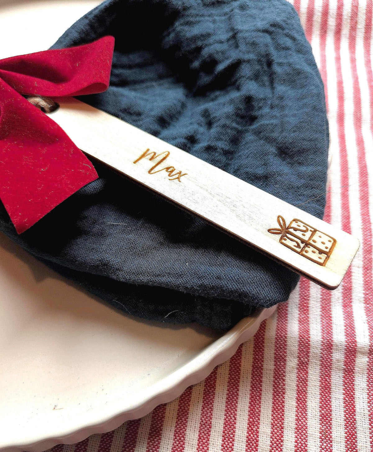 Christmas present design: personalised wooden Christmas place name with Max, styled on a napkin
