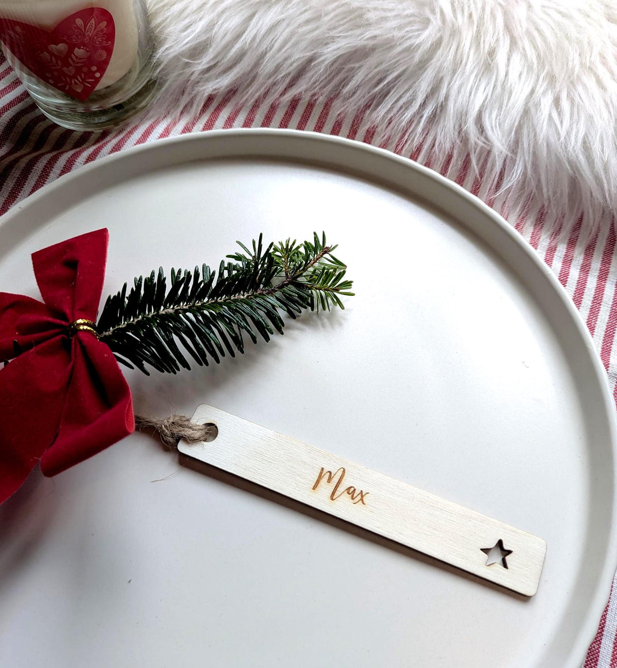 Cut out star wooden Christmas place name, engraved Max, with jute tie