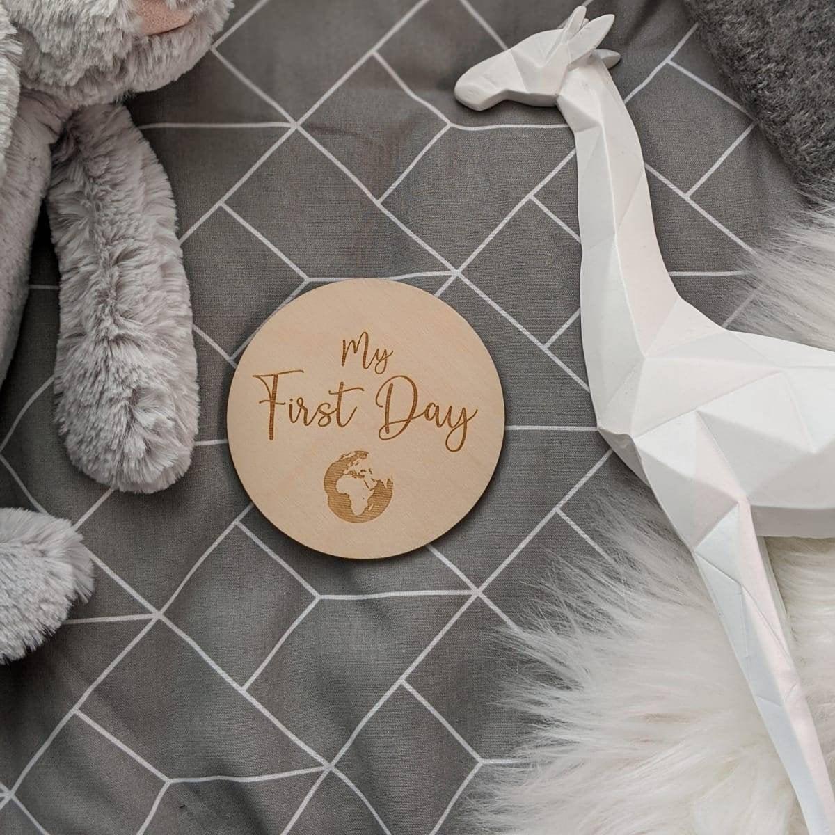 Baby Announcement - My First Day on Earth - Baby Milestone Disc