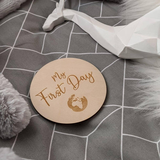 Baby Announcement - My First Day on Earth - Baby Milestone Disc