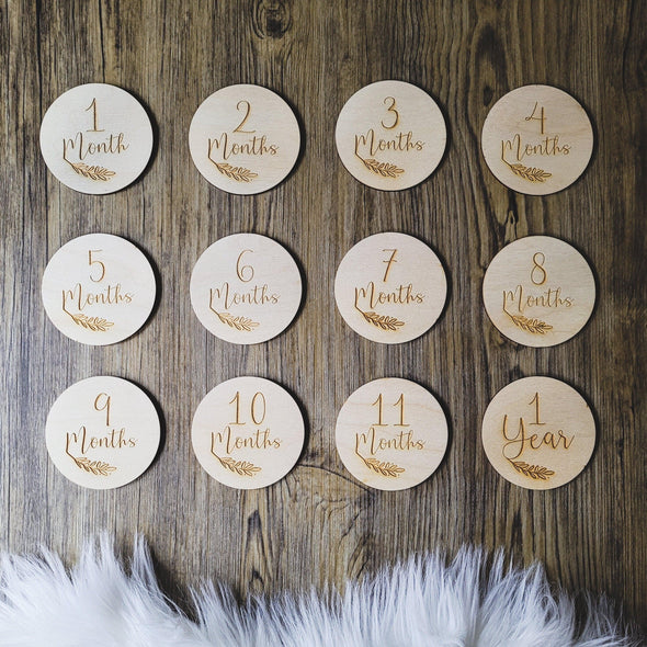 Wooden Baby Milestone Discs | A Perfect Set of Baby Photo Props | Baby Shower Gift | Leaf Motif | Set of 12 Wooden Milestone Discs